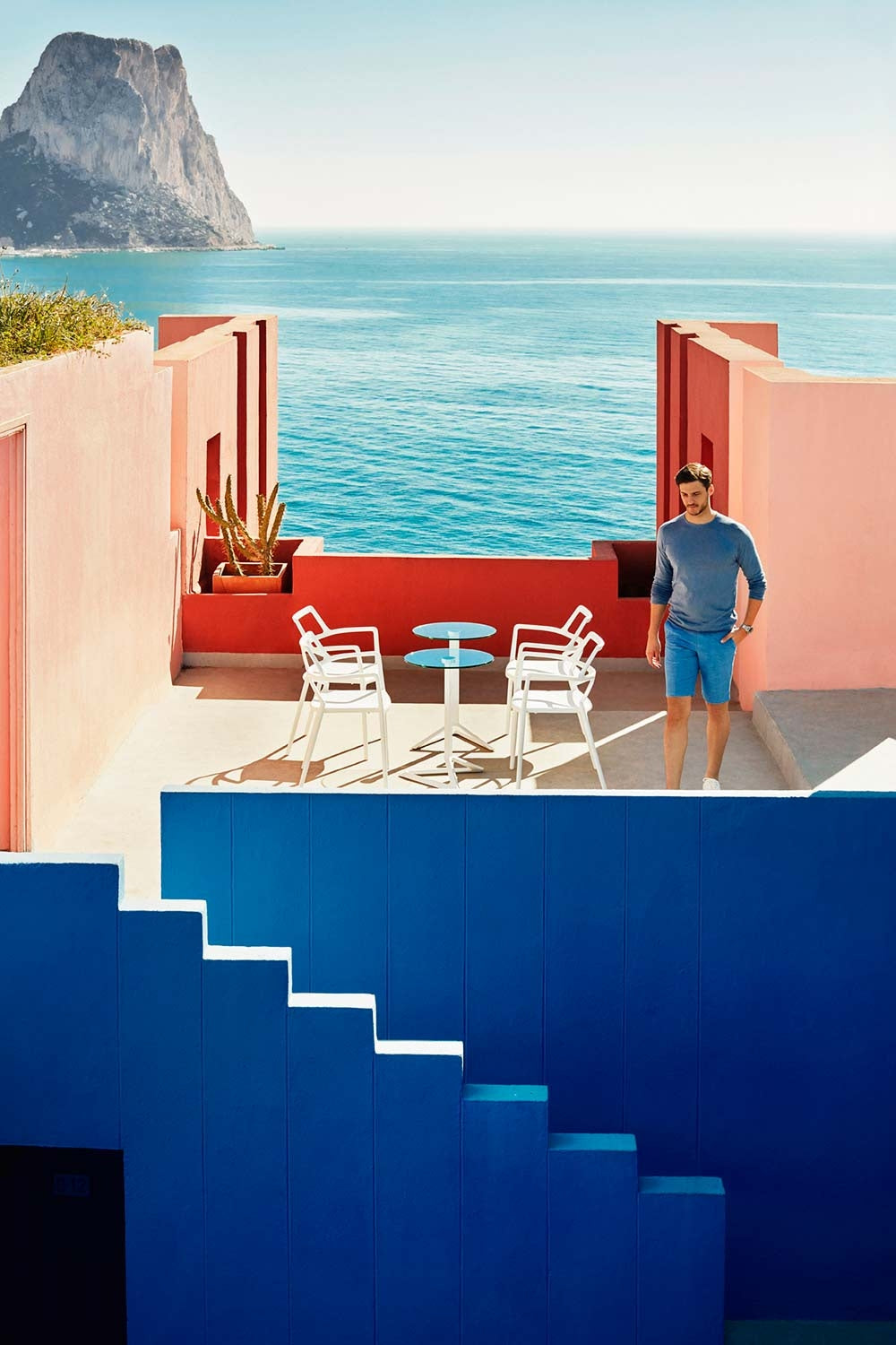VONDOM DELTA Outdoor Chairs with MARI-SOL Table White Color