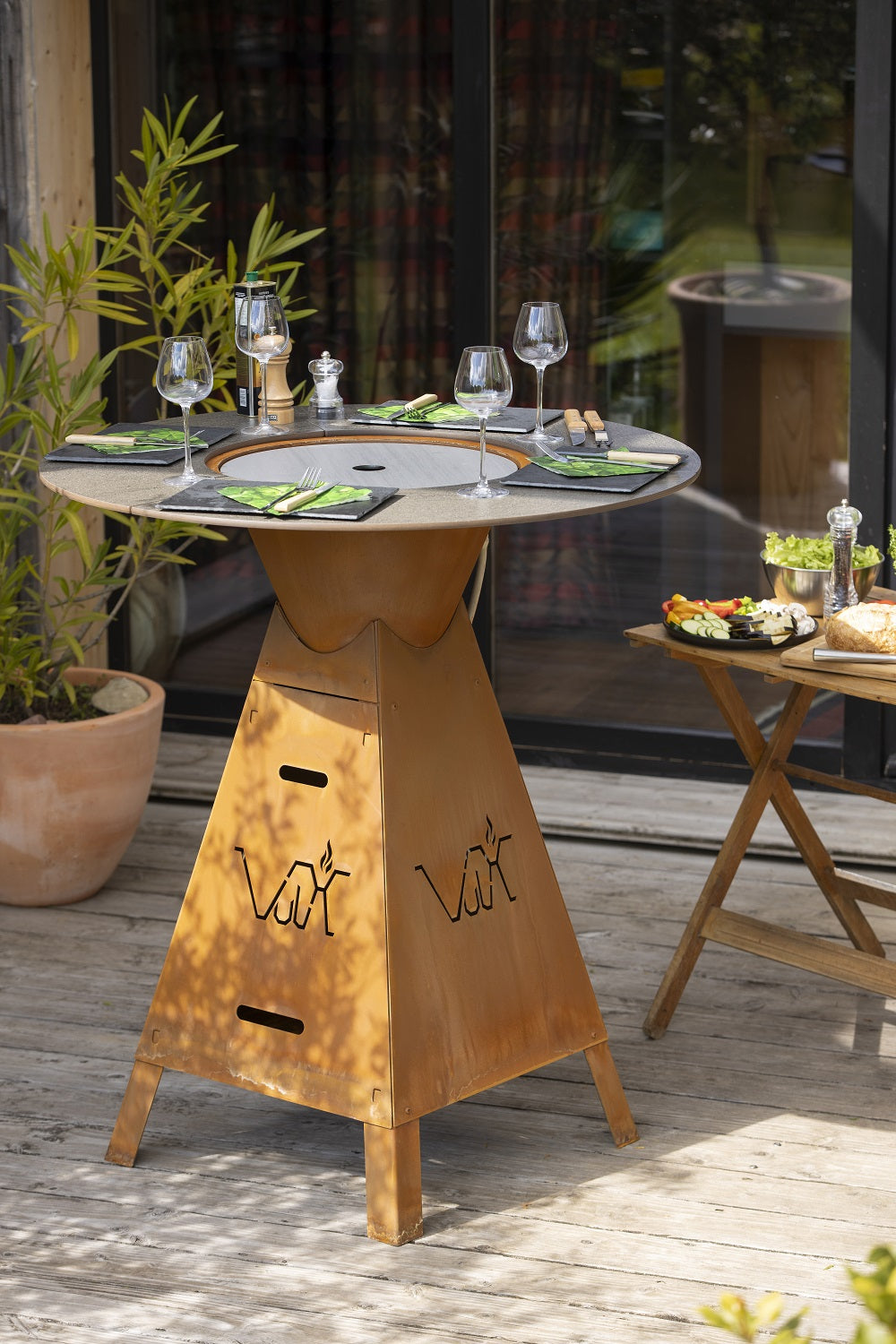Industrial style high table with gas grill and integrated brazier MAGMA Gaz from VULX