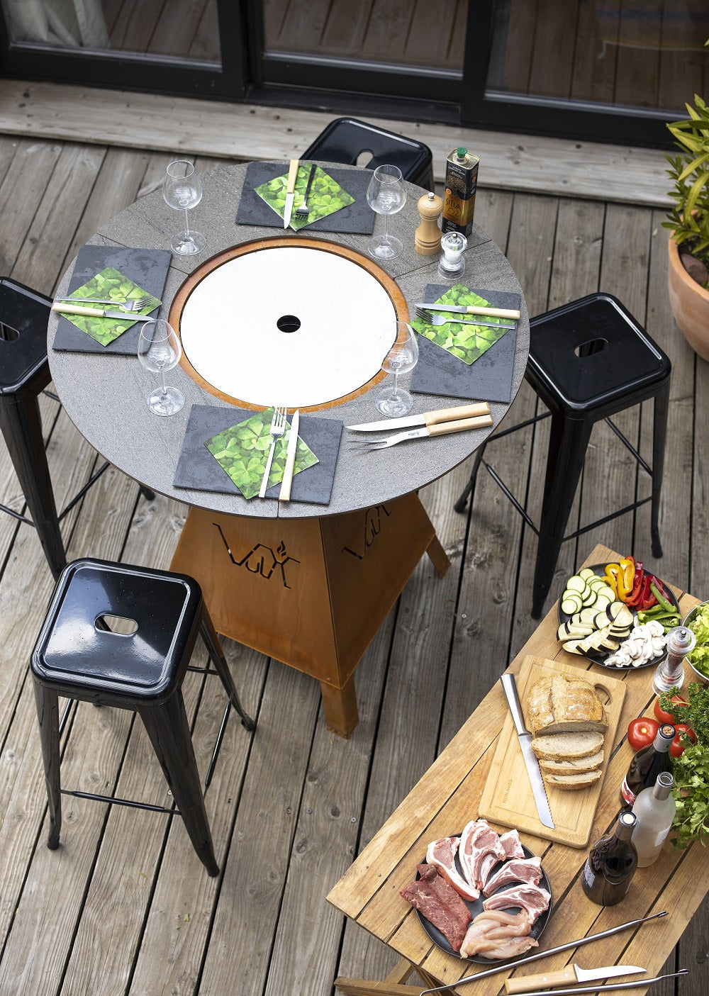 Restaurant table with integrated gas barbecue MAGMA Gaz from VULX