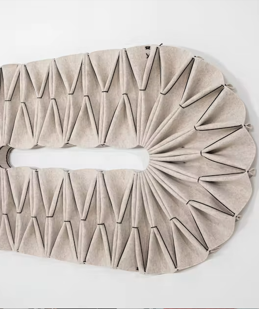 Panneau Isolant Acoustique PLEAT Edel Long Murale - Panneau Acoustique Mural BuzziSpace - Amélioration de la qualité sonore