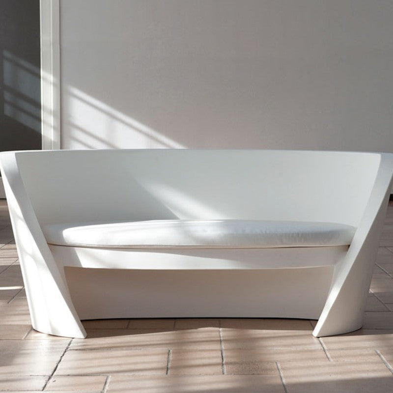 Rap - white sofa - Slide Design