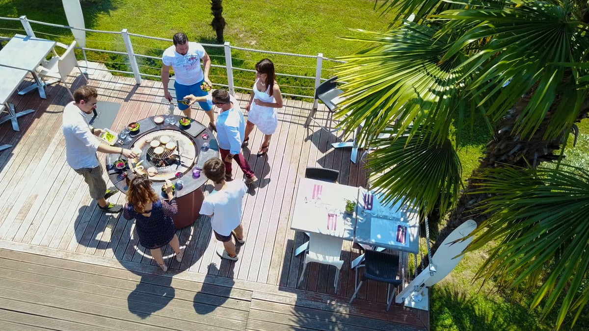 8 place restaurant high table with wood barbecue and integrated brazier FUSION HIGH from VULX