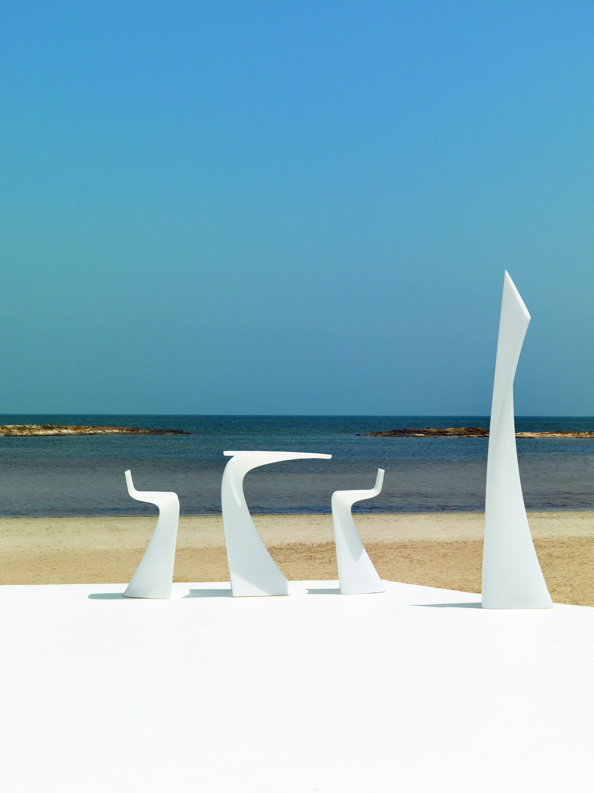 Bar en bord de Plage Tabouret et Table Wing Vondom