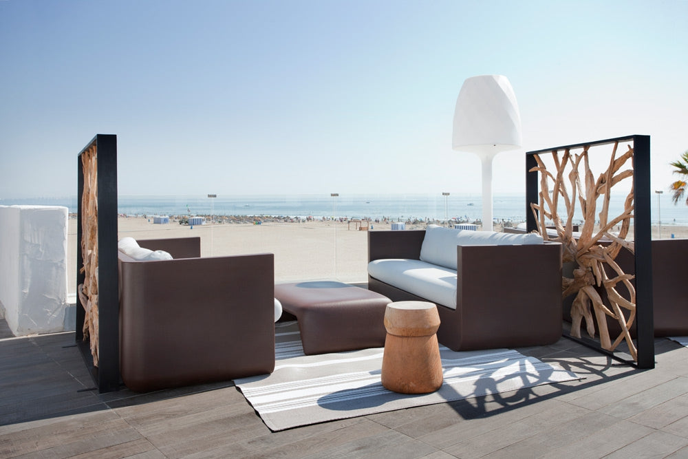 Deux Sofas ULM version Bronze Mates par Vondom au Marina Beach CLub de Valence 