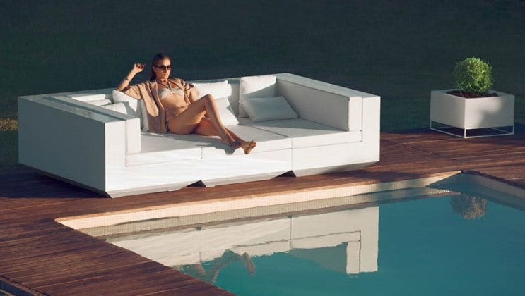 3 Vondom Deck Chairs in White Version on Poolside