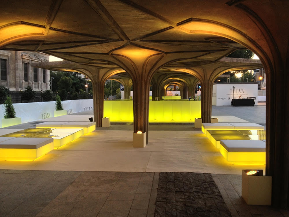 Ensemble Mobilier Lumineux Multicolore Vela par Vondom. Ideal Evenementiel