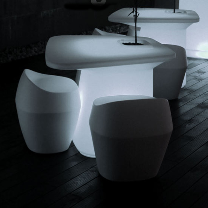 Gamme de meubles design Moma table basse et poufs Vondom